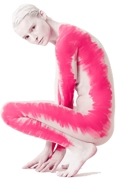 dame_gehurkt-linkskijkend_nobg